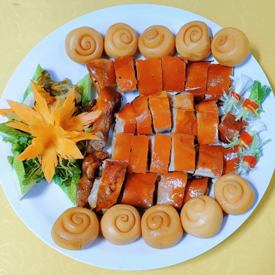 Heo sữa quay + bánh 